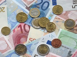 Photo of Глава ВТБ: россиянам не стоит скоро рассчитывать на свободную покупку валюты