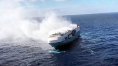 Photo of Корабль с новыми Porsche и Volkswagen загорелся в Атлантическом океане