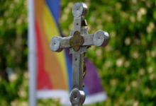 Photo of Лесбиянка отреклась от гомосексуальности и стала священником