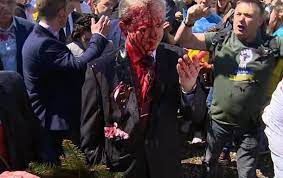 Photo of Посол России в Варшаве уточнил, что его облили не краской, а сладким сиропом