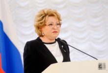 Photo of Хотелось бы надеяться, что к этому моменту мы уже будем в сапогах и с пирожками